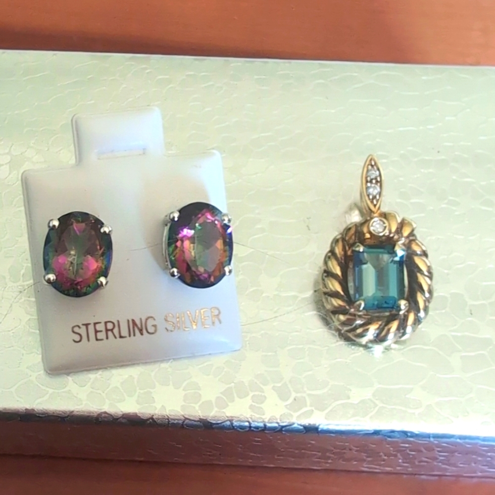 Beautiful earrings and pendant